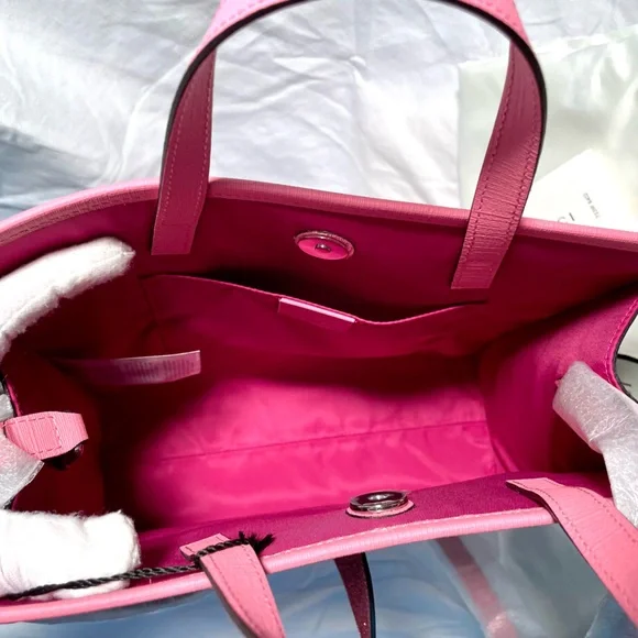 NWT GUCCI GG Supreme Strawberry Tote with Shoulder Strap - Picture 7 of 10